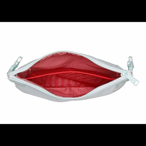 Brand new Herschel Adler Bag in Glacier - Picture 5 of 8